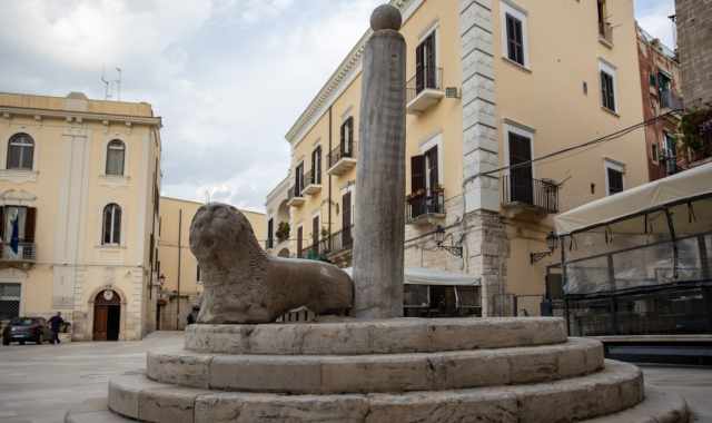 Bari, la storia della "colonna infame": dove i debitori insolventi venivano messi alla gogna
